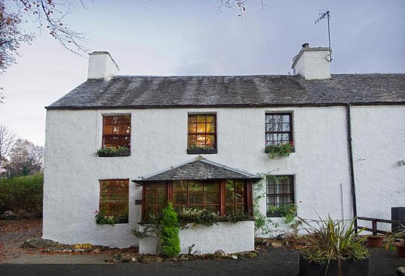 منزل 3 غرف نوم, The Falls Of Dochart Inn