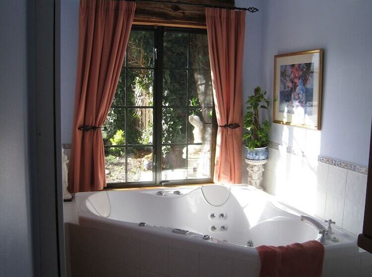 1 Szobás Ház, Trelawn Place