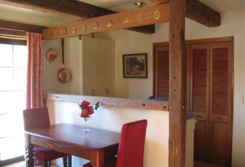 1 Szobás Ház, Trelawn Place