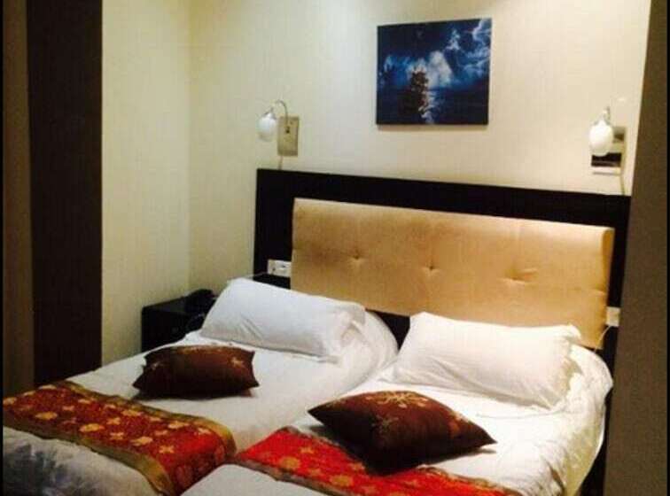 اتاق استاندارد سه نفره, 2 Horloges