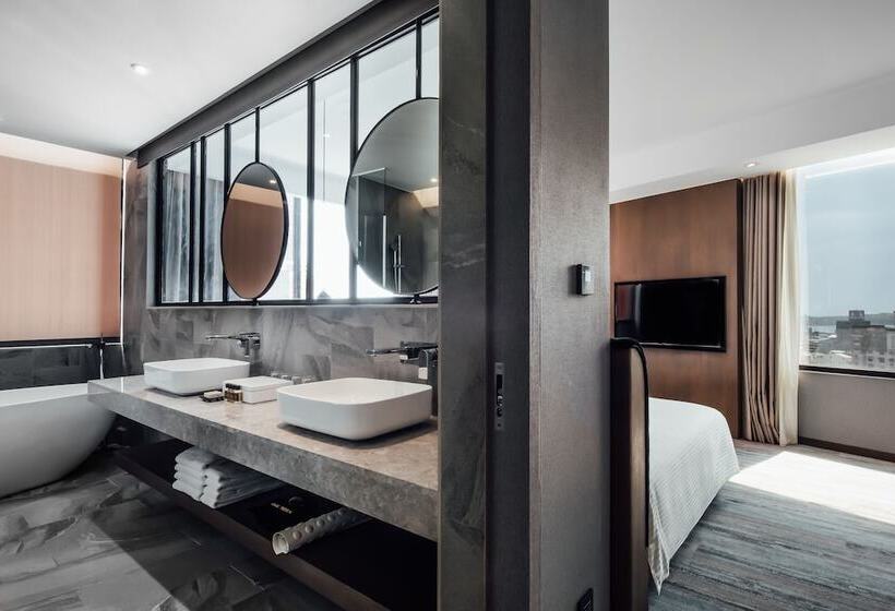 اتاق پریمیوم چهارنفره, Harbour 10