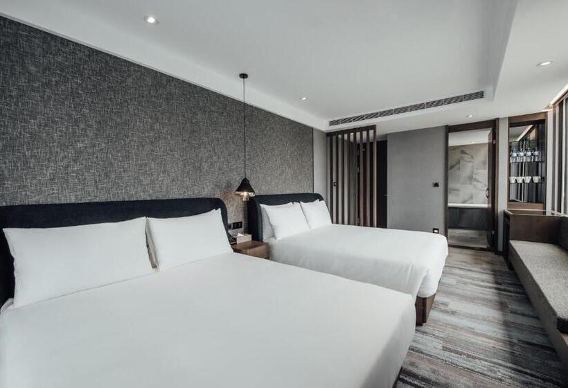 اتاق استاندارد سه نفره, Harbour 10