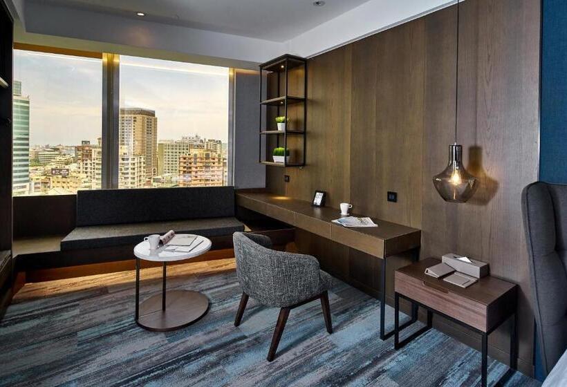 اتاق اجرایی, Harbour 10