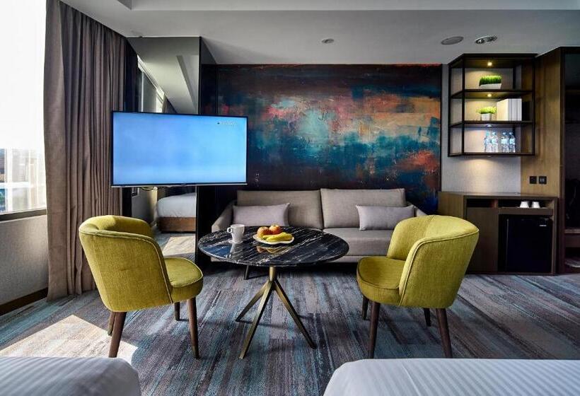 اتاق خانوادگی با چشمانداز دریا, Harbour 10