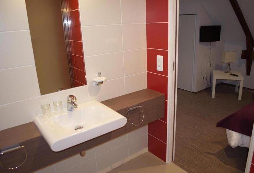 غرفة قياسية, La Ferme Du Blanchot