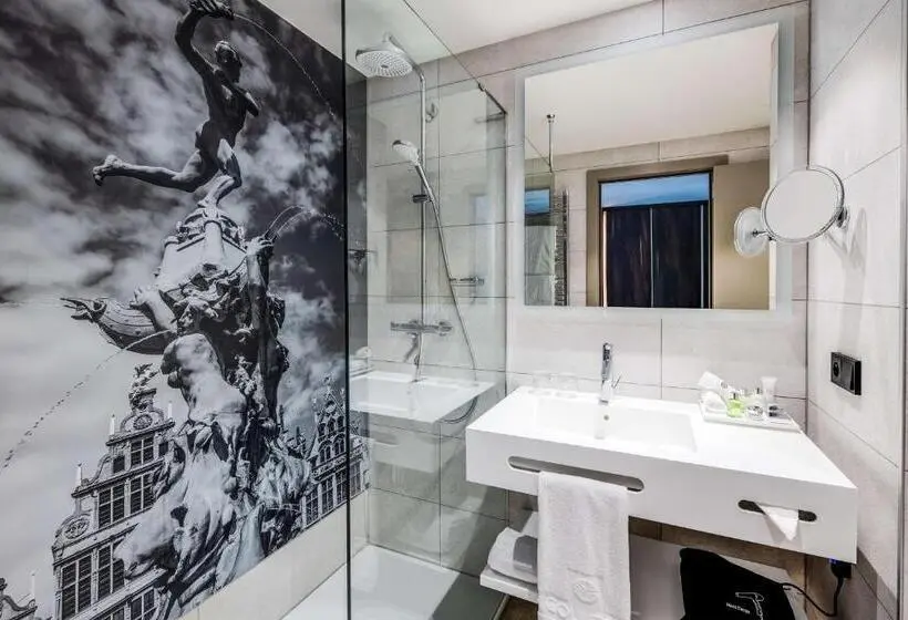 Premium room with view, NH Collection Antwerp Centre