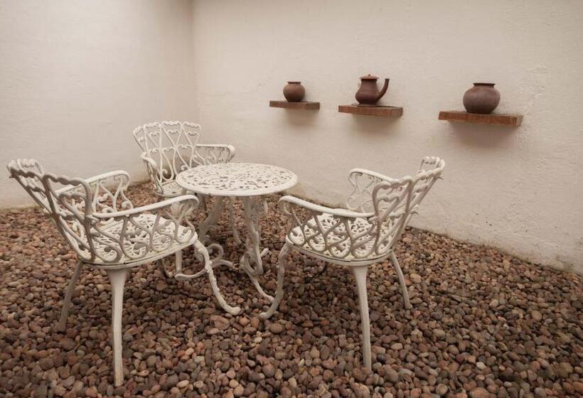 اتاق لوکس, Olam On The Lake