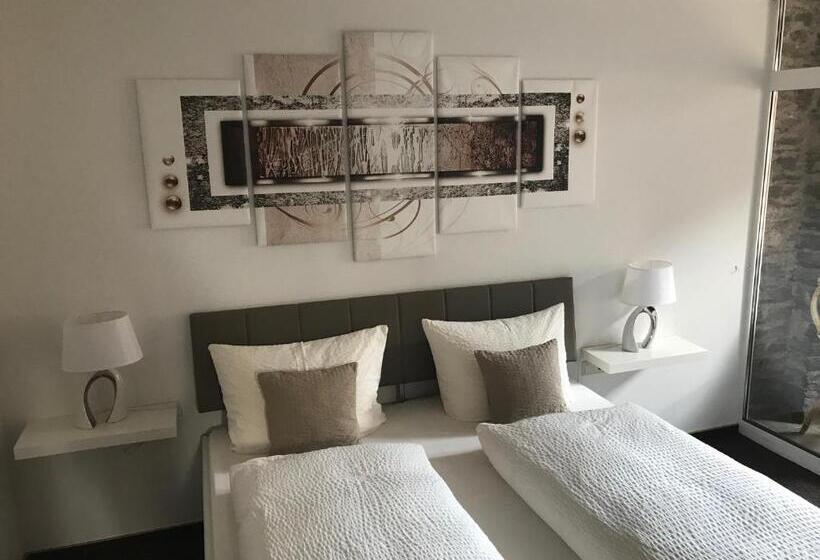 غرفة قياسية مزوَّدة بشُرفة, Beim Schneemann