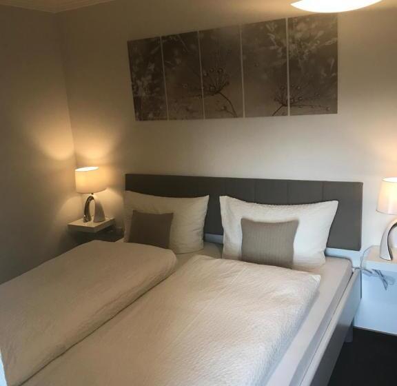 غرفة قياسية مزوَّدة بشُرفة, Beim Schneemann