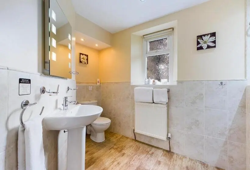 Superior Kolmen Hengen Huone, Crow How Country Guest House