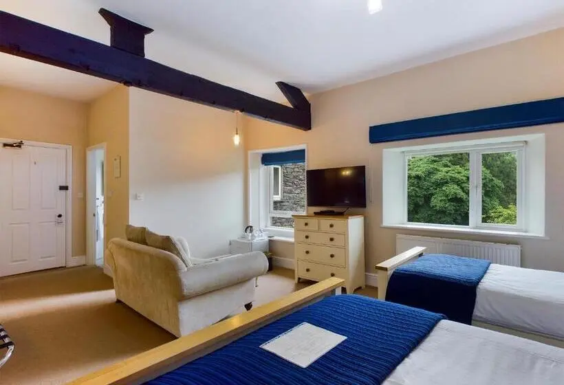 Superior Kolmen Hengen Huone, Crow How Country Guest House