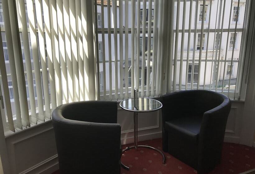 スーペリアールーム, Kempfield House