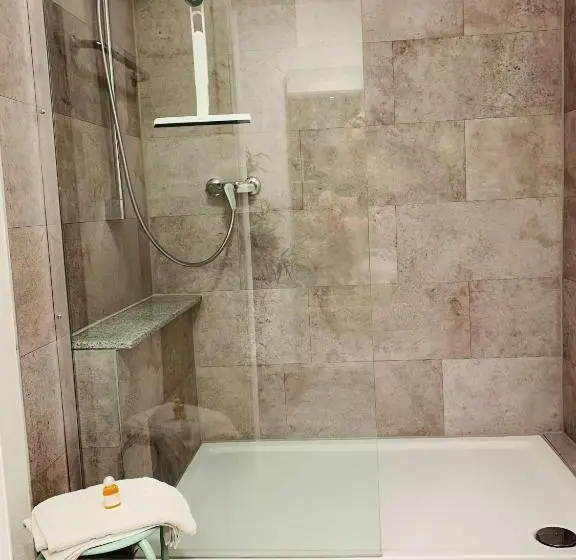 Camera Standard Singola Bagno Condiviso, Restaurant Buger Hof