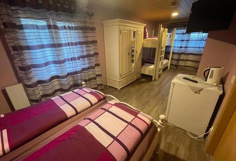 חדר סטנדרט לארבעה, Pension Jäger   Der Geheimtipp Am Europa Park