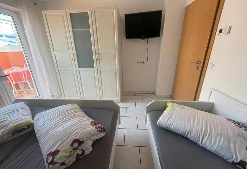 דירת משפחה, Pension Jäger   Der Geheimtipp Am Europa Park