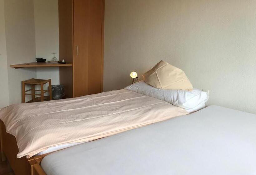 اتاق اکونومی, Bed And Breakfast Krone