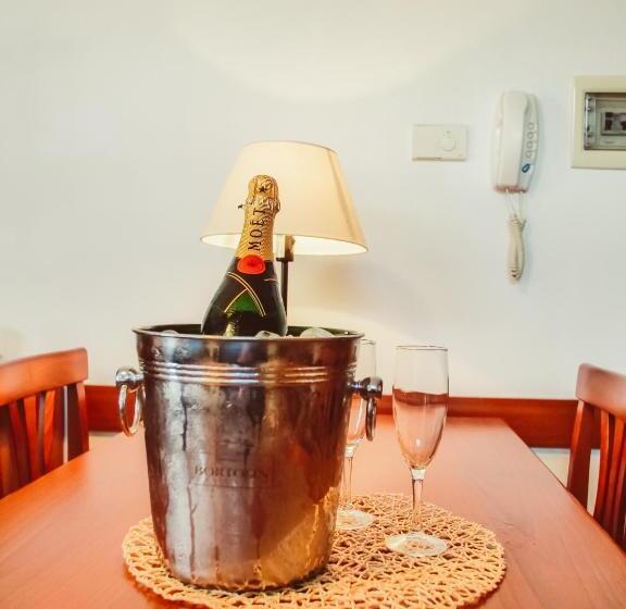 إستوديو قياسى, Antico Pozzo Apartment