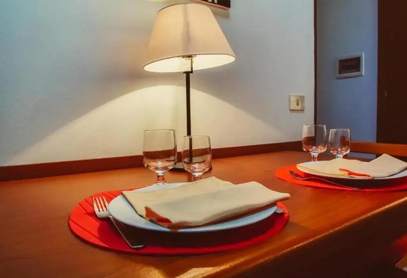 استودیوی استاندارد, Antico Pozzo Apartment