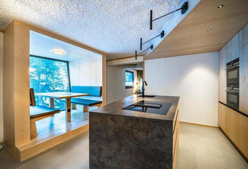 سوئیت با وان آب گرم, Boutique Hotel La Gorge