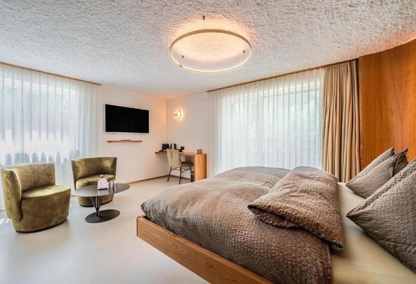 سوئیت جونیور با چشم‌انداز کوهستان, Boutique Hotel La Gorge