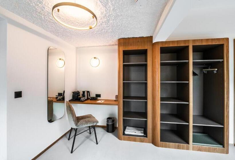 سوییت جونیور, Boutique Hotel La Gorge