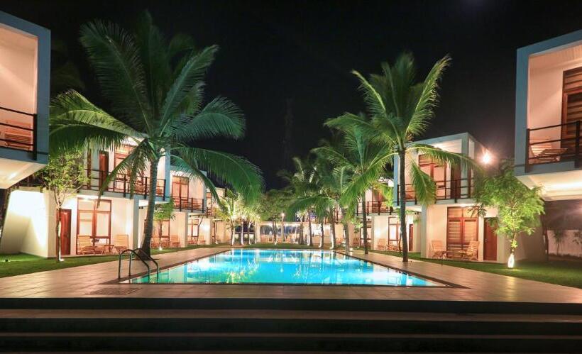 标准间带游泳池, Arugambay Roccos