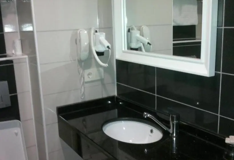 Standard Yhden Hengen Huone, Ozpark
