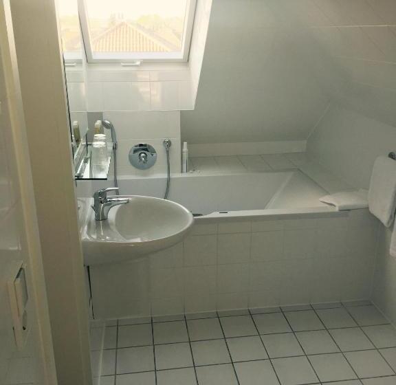 스위트, Gasthaus Loewenthor & Hotel Hahn