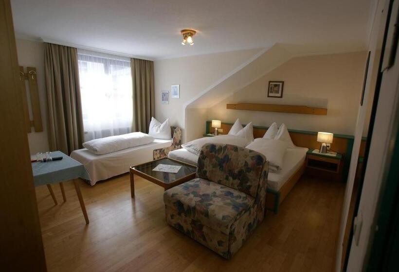 غرفة قياسية ثلاثية, Gasthof   Restaurant Löcker