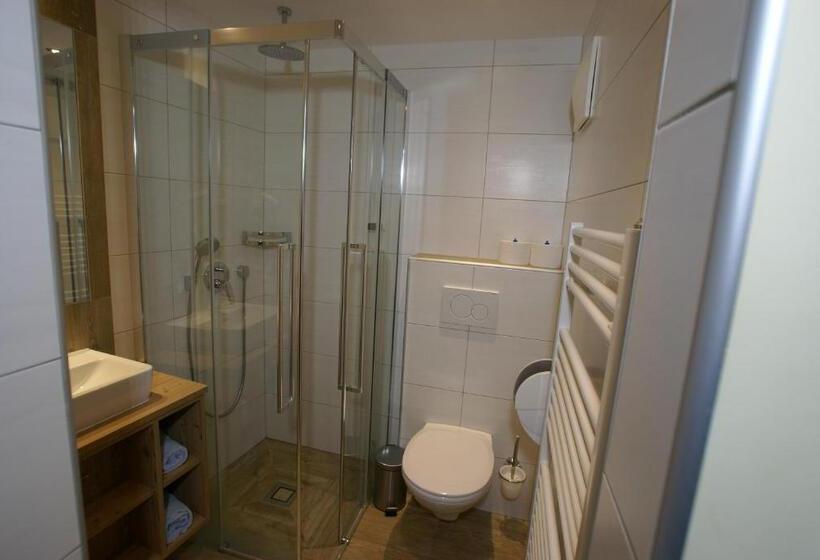 غرفة قياسية ثلاثية, Gasthof   Restaurant Löcker