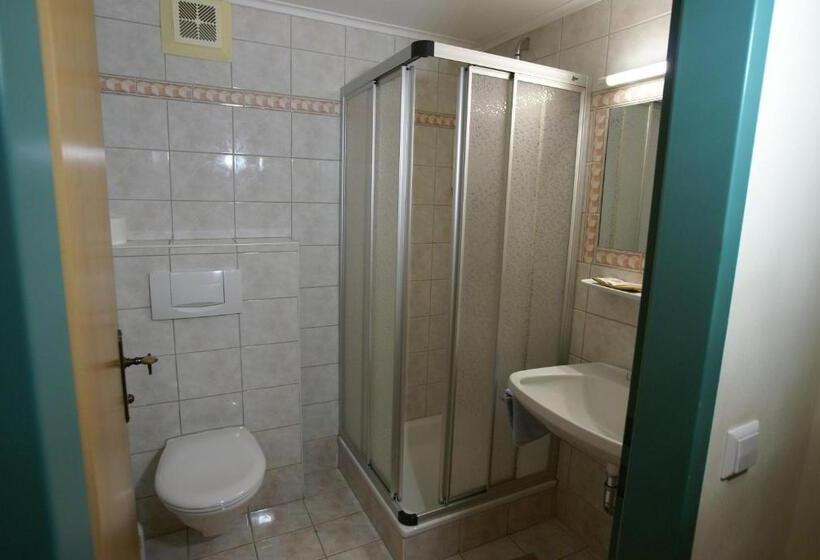 غرفة قياسية, Gasthof   Restaurant Löcker