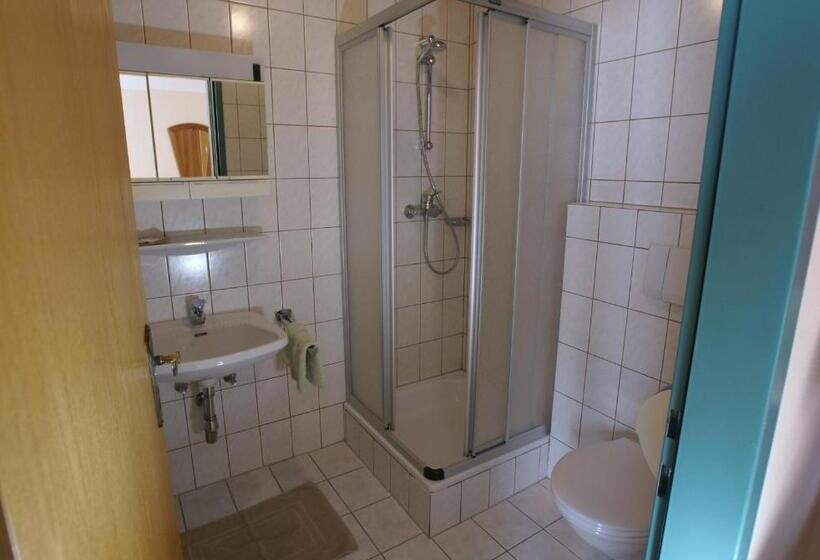 غرفة قياسية, Gasthof   Restaurant Löcker