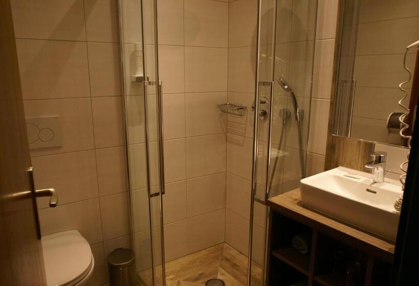 غرفة عائلية, Gasthof   Restaurant Löcker