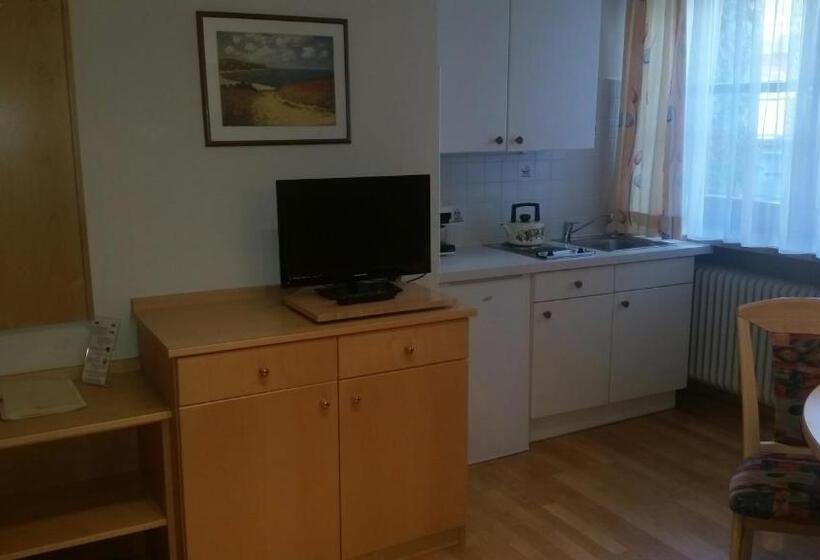 شقة غرفة واحدة, Gasthof   Restaurant Löcker