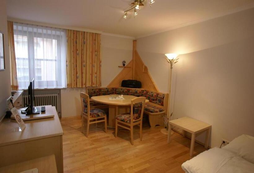 شقة غرفة واحدة, Gasthof   Restaurant Löcker