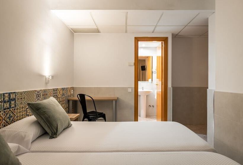 Номер Стандарт, Hostal Baler