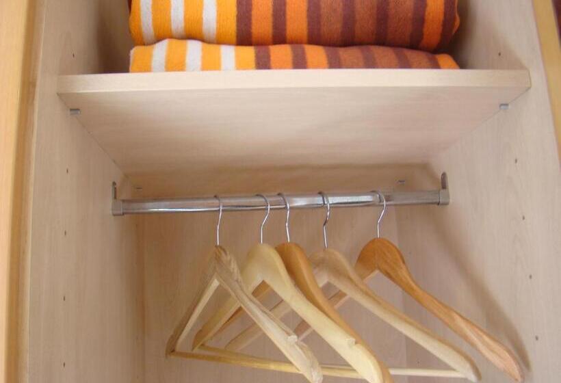 Номер Стандарт, Hostal Baler