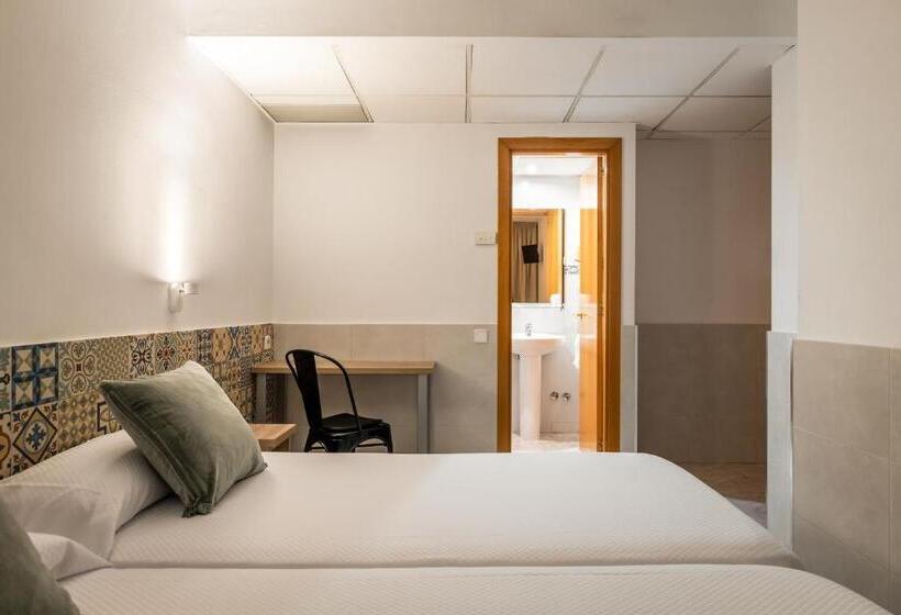 Номер Стандарт, Hostal Baler