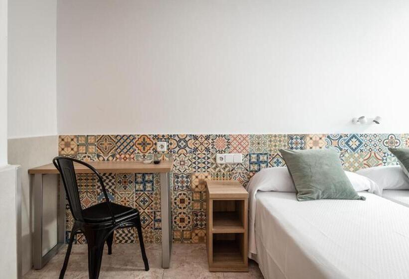 Номер Стандарт, Hostal Baler