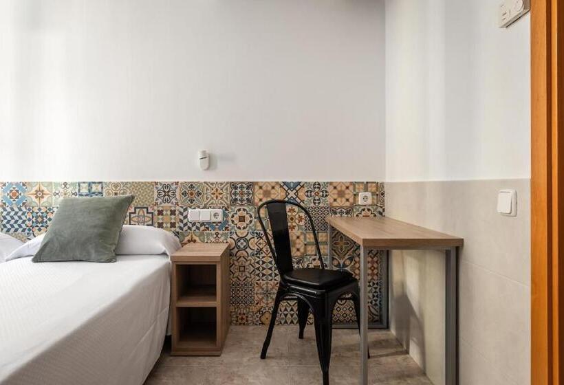 Номер Стандарт, Hostal Baler