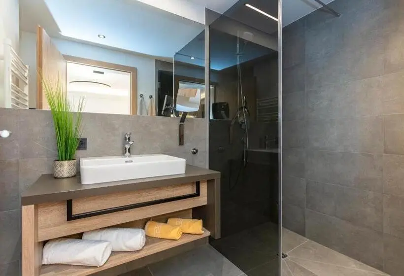 デラックスルーム, Klawunn Hotel & Apartement