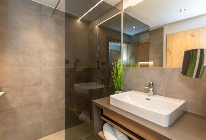 バルコニー付きデラックスルーム, Klawunn Hotel & Apartement