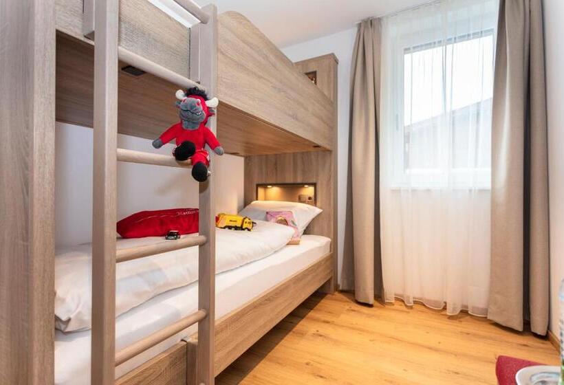 اتاق لوکس با بالکن, Klawunn Hotel & Apartement