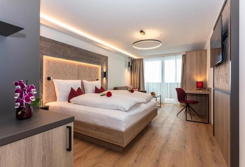 اتاق لوکس با بالکن, Klawunn Hotel & Apartement