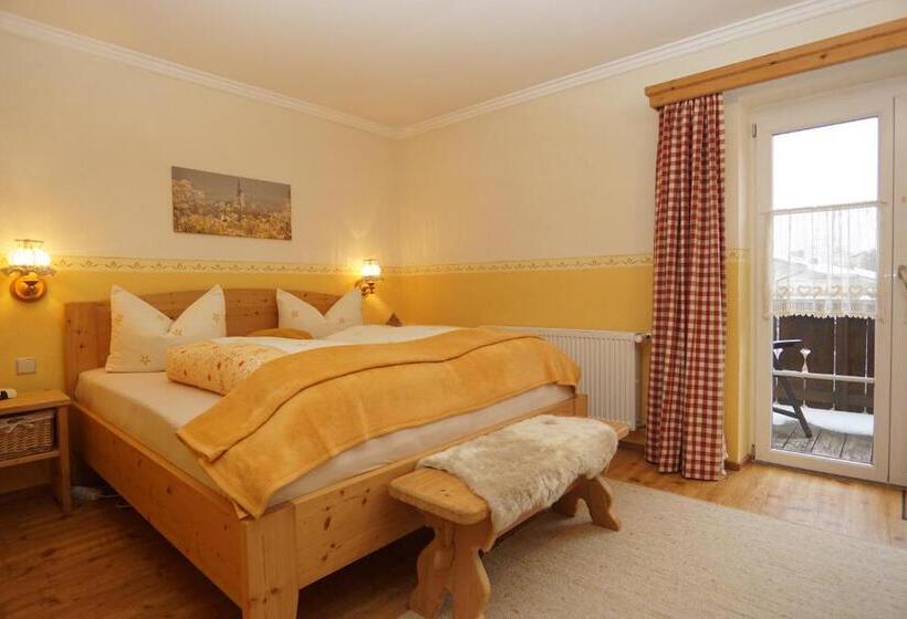 Apartamento 1 Dormitório com Sacada, Pension Marianne