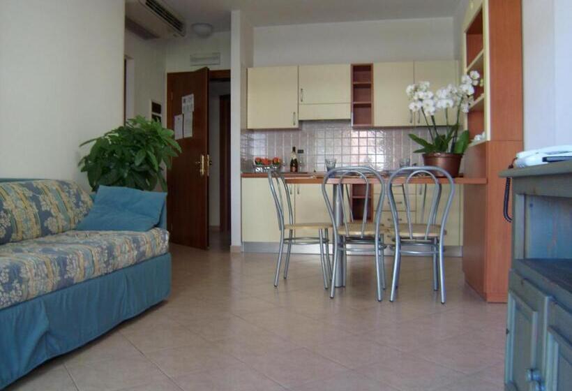 דירת שלושה חדרים, Residence Torre Del Mar