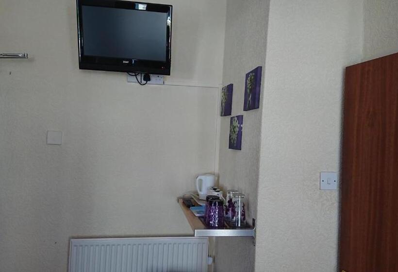 スタンダードトリプルルーム, Ash Lea