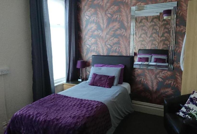 スタンダードトリプルルーム, Ash Lea