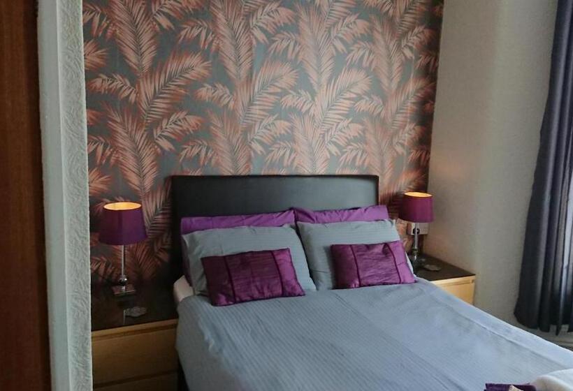 スタンダードトリプルルーム, Ash Lea