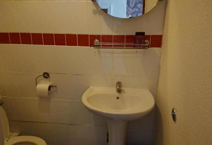 スタンダードトリプルルーム, Ash Lea